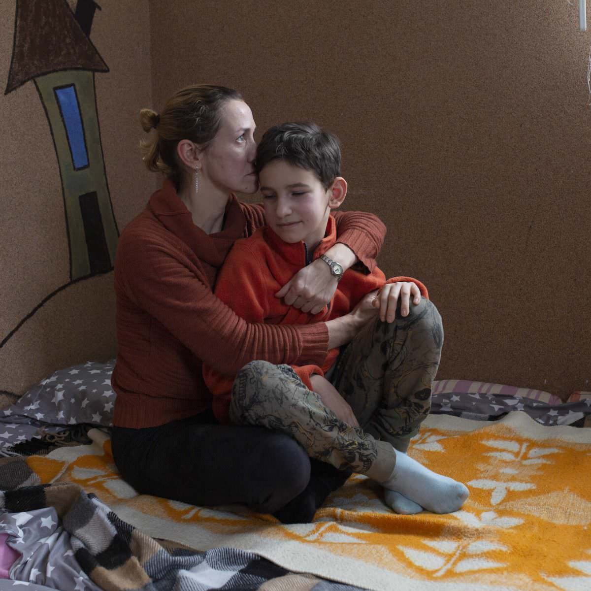 Natasha, 38, and her son Misha, 10, fled from Kyiv to Lviv in western Ukraine where they have been staying in the Seventh Day Adventist Church. Natasha’s husband is still in the Ukrainian capital. They have no relatives or friends abroad but hope to reach Poland or Germany. ; Since 24 February, an estimated 4.5 million people have been forcibly displaced by the crisis in Ukraine. These include 2.5 million refugees who have fled to other countries and almost 2 million people internally displaced. The inter-agency Ukraine Protection Cluster reports that the largest numbers of internally displaced people are in the regions of Zakarpattya (500,000), Lvivska (390,000) and Volynska (170,000) in the west and north-west of the country.